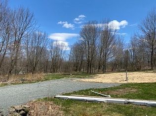 132 Edgefield Rd, Lake Ariel, PA 18436