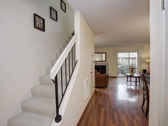 3rd image of 387 Caribe Way