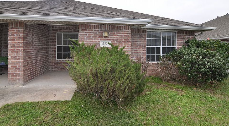 1st image of 929 Crepe Myrtle St #0