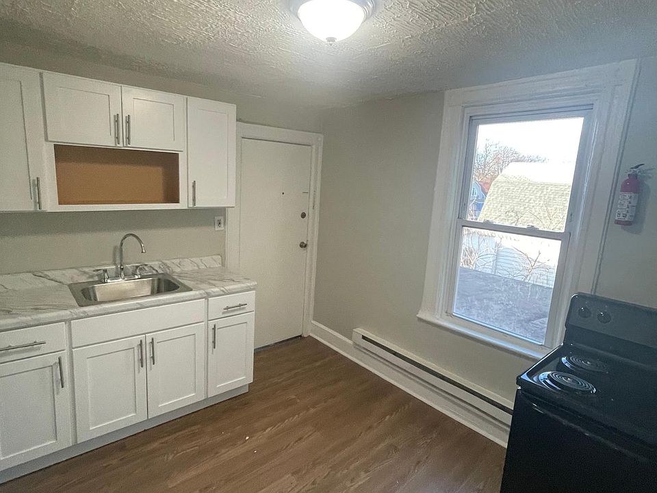1st image of 76 Eaton Pl Floor 3