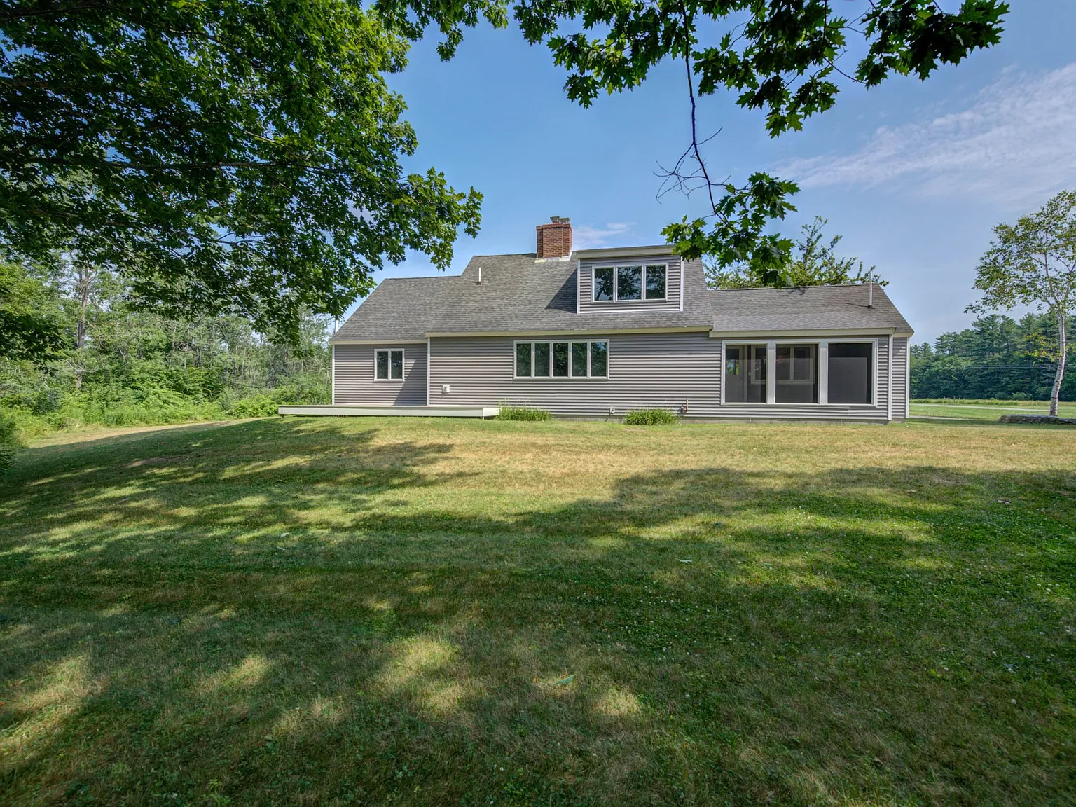 4 bed, 2.5 bath, 2391 sqft, $3,800 — Photo 3