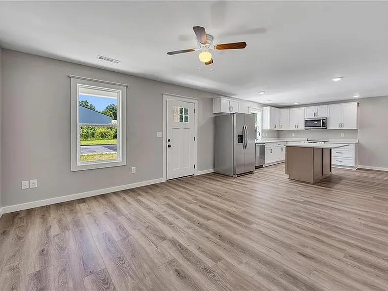 411 Hardy Ave SW — Photo 5