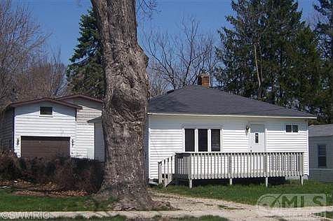1st image of 90 Burr St