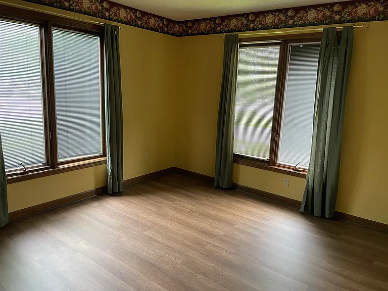 10507 Longwood Dr — Photo 7