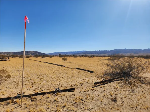 Sunkist Rd, Joshua Tree, CA 92252