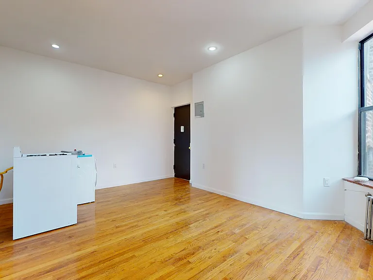 237 E 5th St #15 — Photo 7