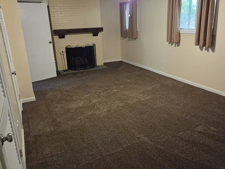 402 Pinecrest St — Photo 7