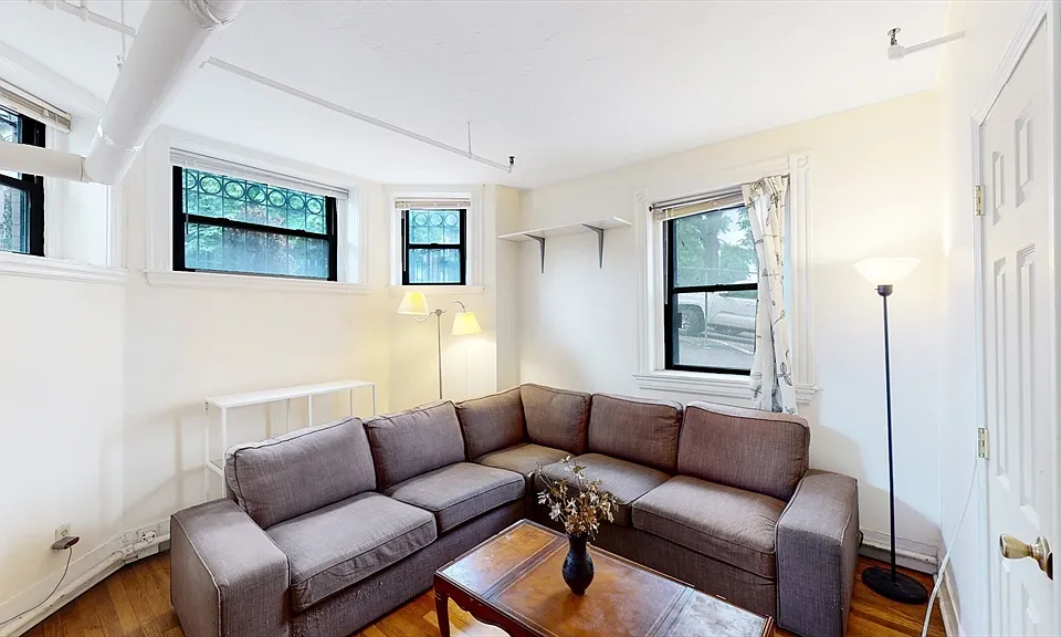 137 Peterborough St #32