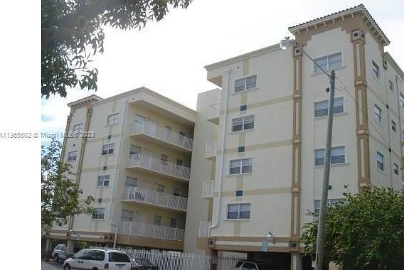 2nd image of 2008 Jackson St APT D2