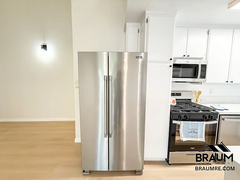 4404 Stern Ave — Photo 11