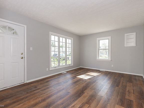 3rd image of 12521 Grimsby Ave