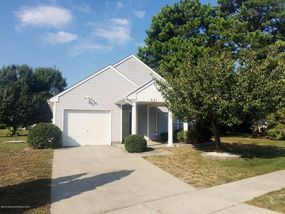 1st image of 621 Bedford Lane