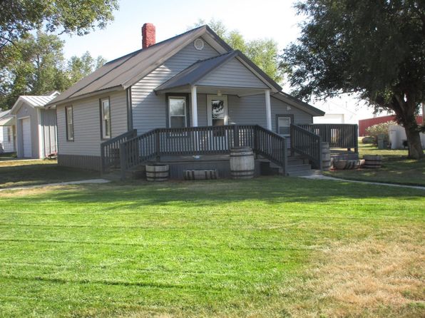 604 E 2nd St, Oakley, KS 67748