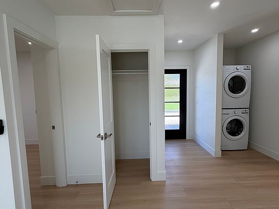 5th image of 12673 Eastend Ave #3