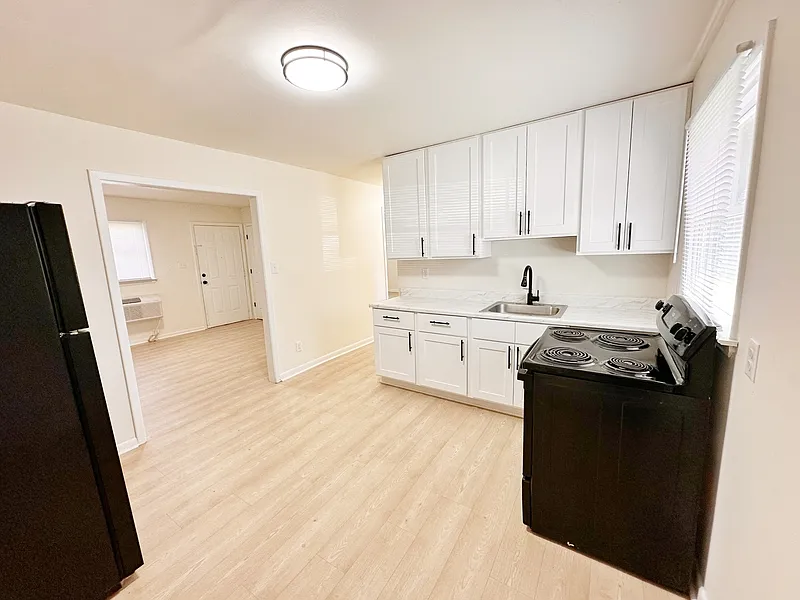 2 bed, 1.0 bath, 780 sqft, $1,100 — Photo 4