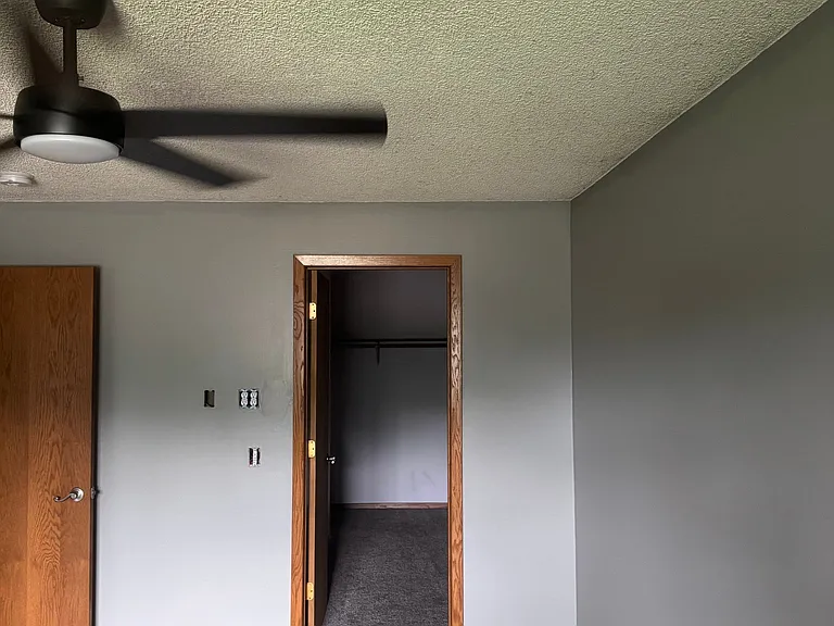 11139 Edgewood Cir N — Photo 10