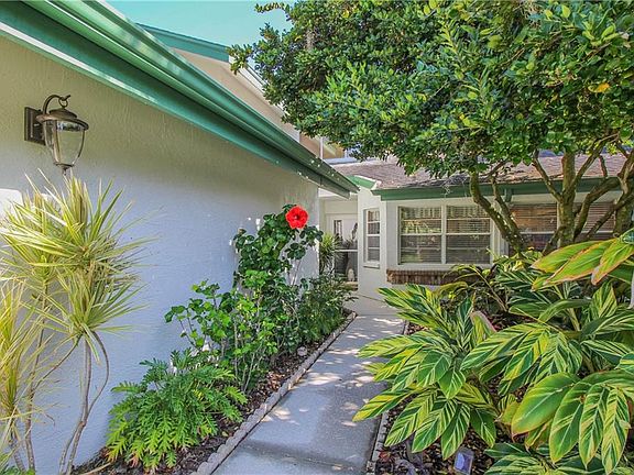3rd image of 80 Woodridge Cir