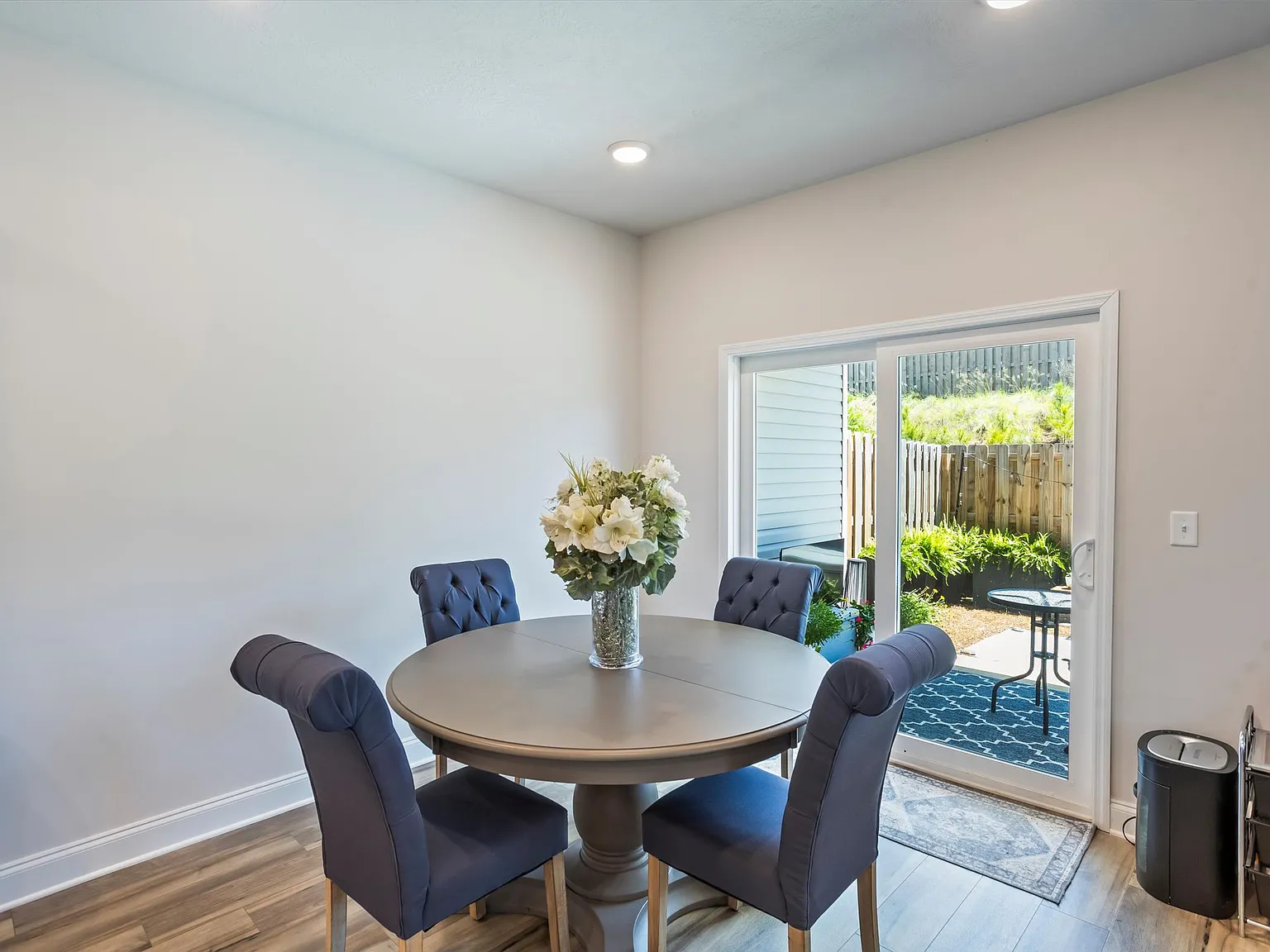 3 bed, 2.5 bath, 1490 sqft, $1,900 — Photo 3