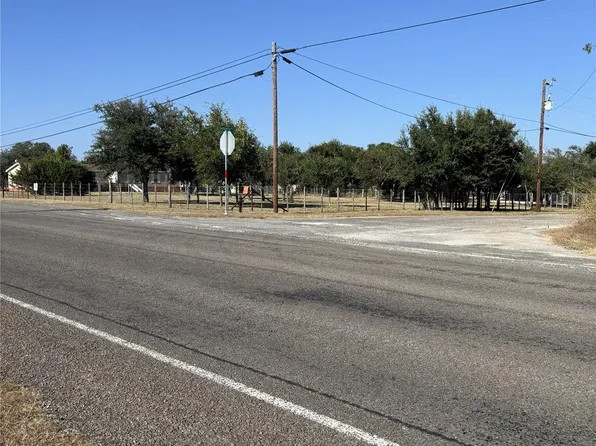1 Deloris Dr, Harper, TX 78631
