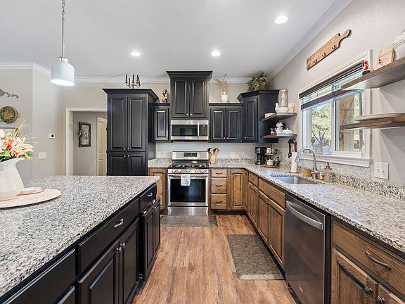 5th image of 450 Sherman Rd