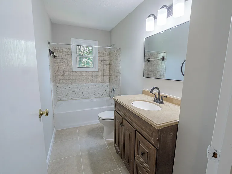 10 Rose Ave #2 — Photo 8