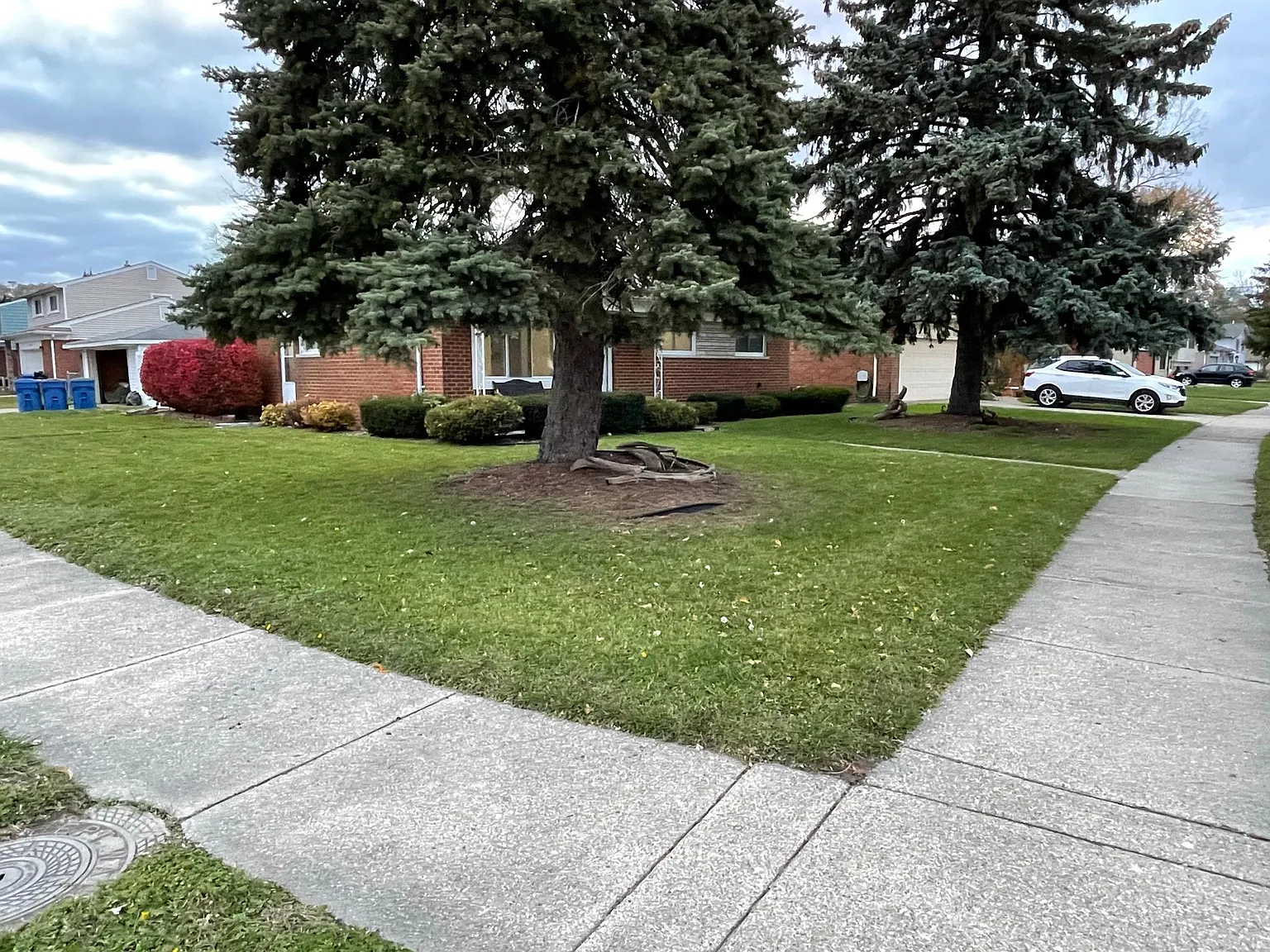 3 bed, 1.5 bath, 1300 sqft, $2,300 — Photo 2