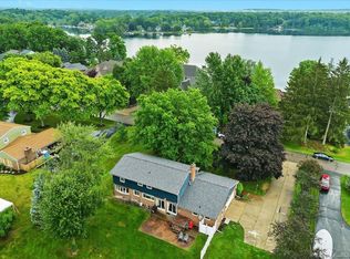 1163 Long Lake Dr, Brighton, MI