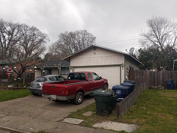 3rd image of 224 Margie Dr