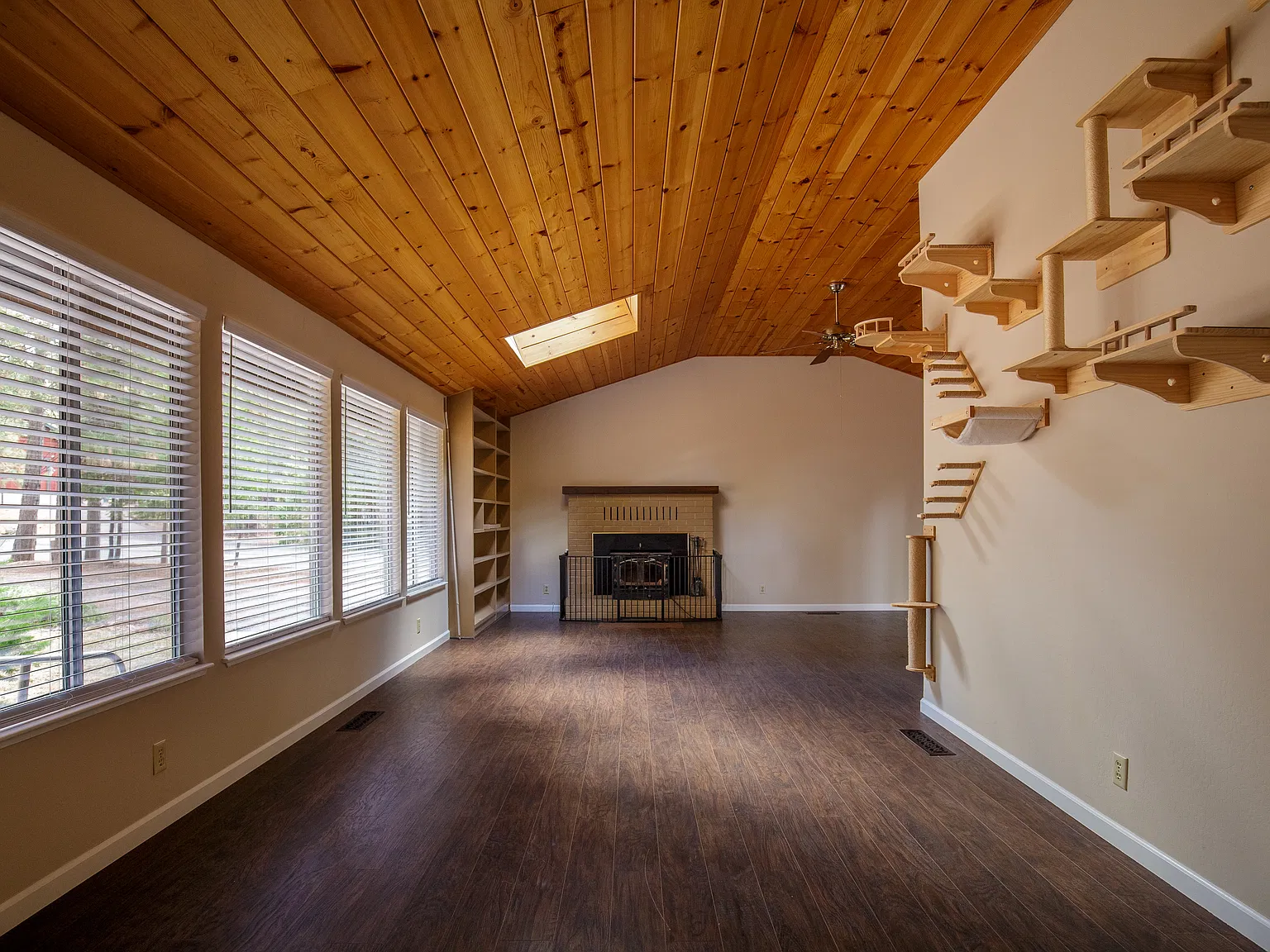 3 bed, 1440 sqft, $2,200 — Photo 2
