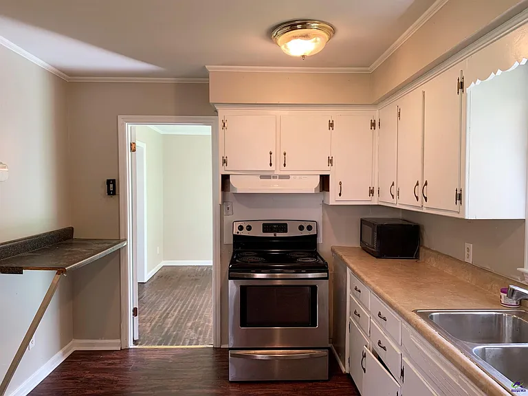 3240 Commodore Dr — Photo 8