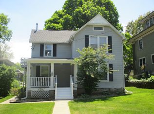 1117 1/2 E College St, Iowa City, IA 52240