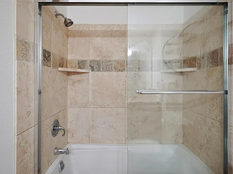 2351 NE Shadow Brook Pl — Photo 23