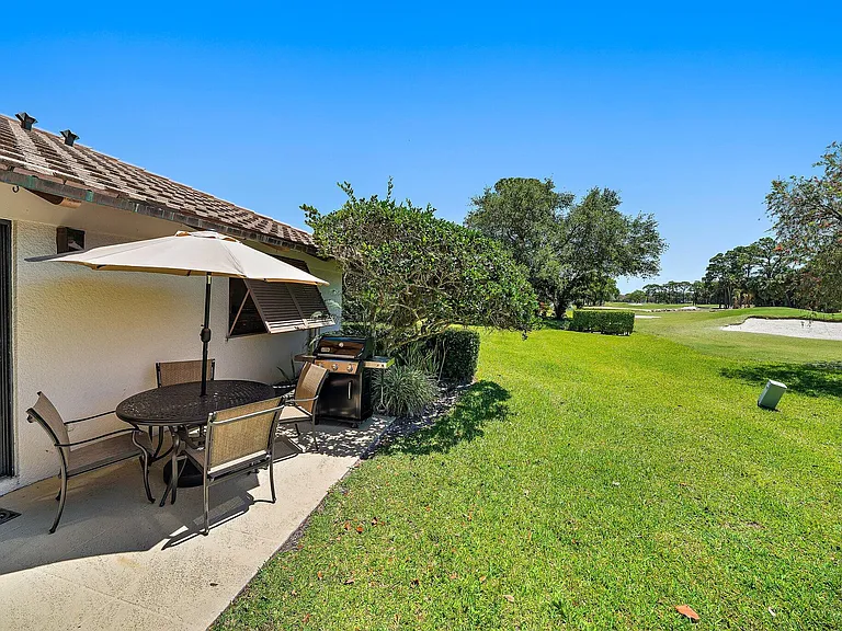 821 Club Dr — Photo 21