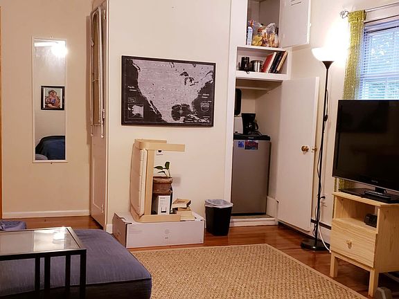 5th image of 8 Denns Pl