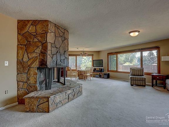 3rd image of 21135 Clairaway Ave