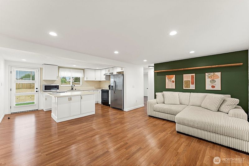 4th image of 5103 Filbert Lane SW