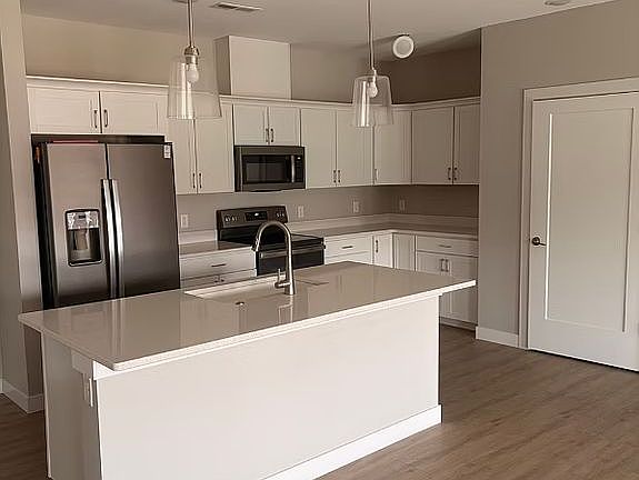 3rd image of 1920 Country Club Dr #203