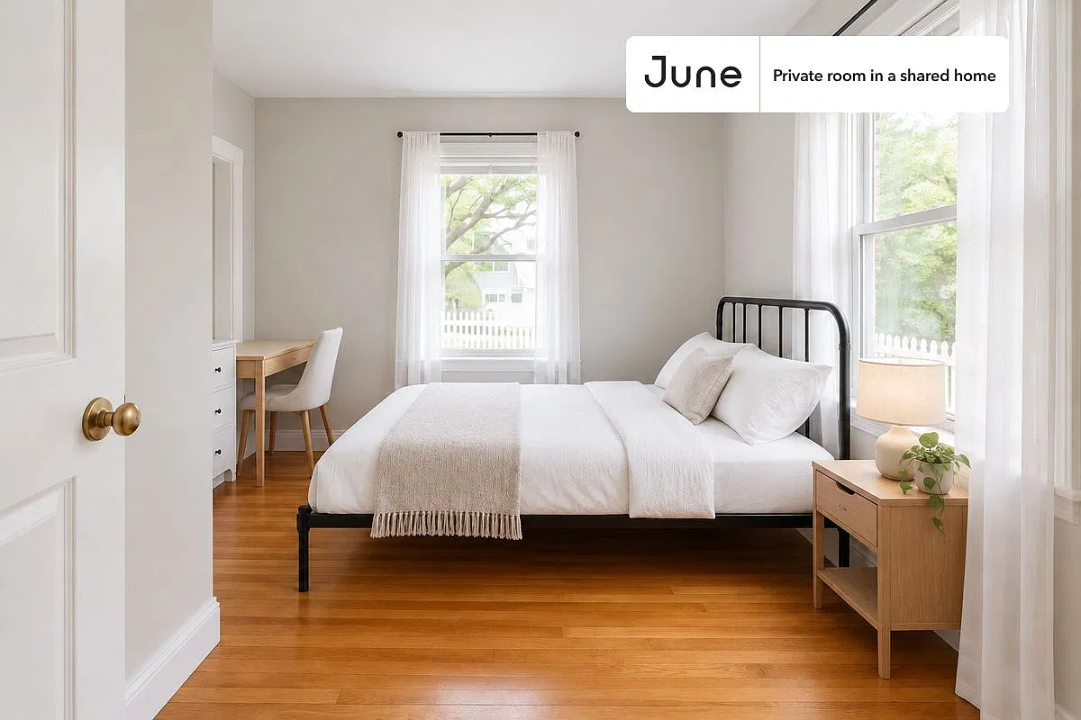 Full bedroom in 3 bed/1 bath home in Brighton #1516 C — Photo 1