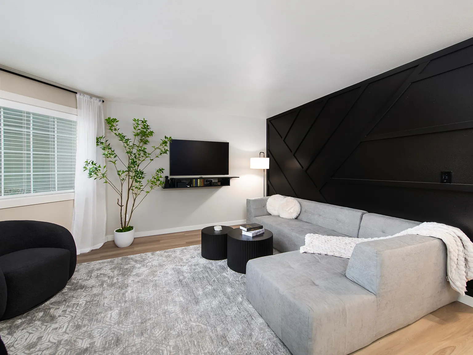 Regency Apartments — Photo 4