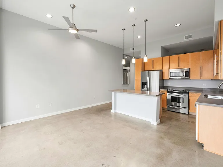 507 Sabine St #403 — Photo 6