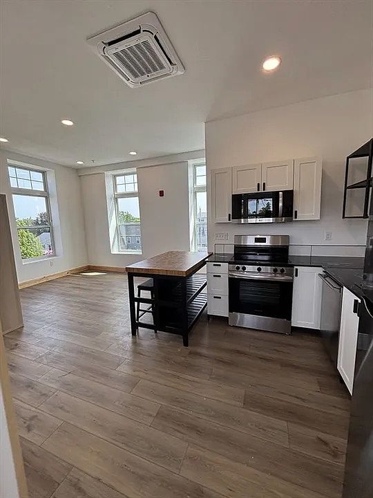 1st image of 1190 Stafford Rd #3