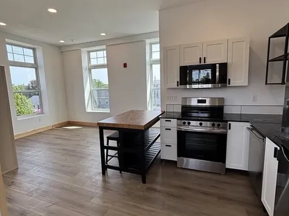 1190 Stafford Rd #3, Fall River, MA 02721