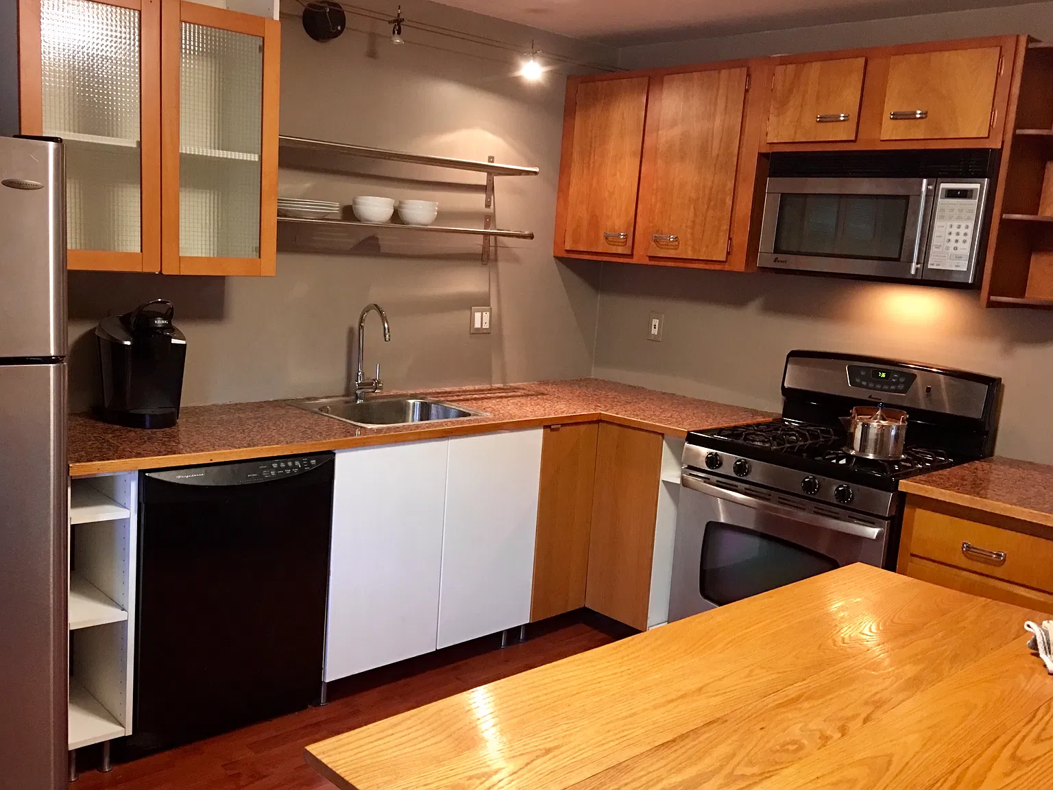 2 bed, 1600 sqft, $1,650 — Photo 3