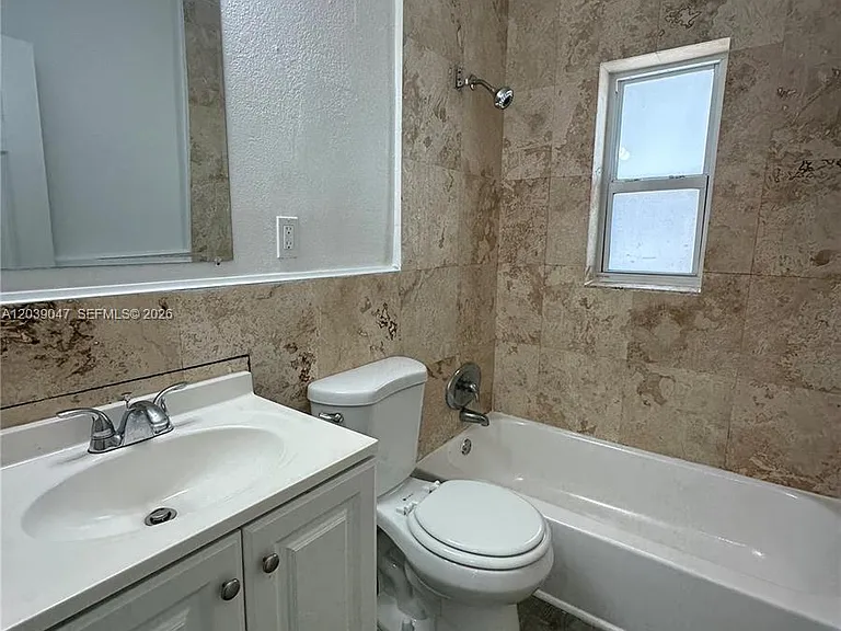 1737 Liberty St #10 — Photo 15