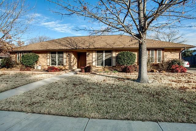 1st image of 325 Warbler Dr