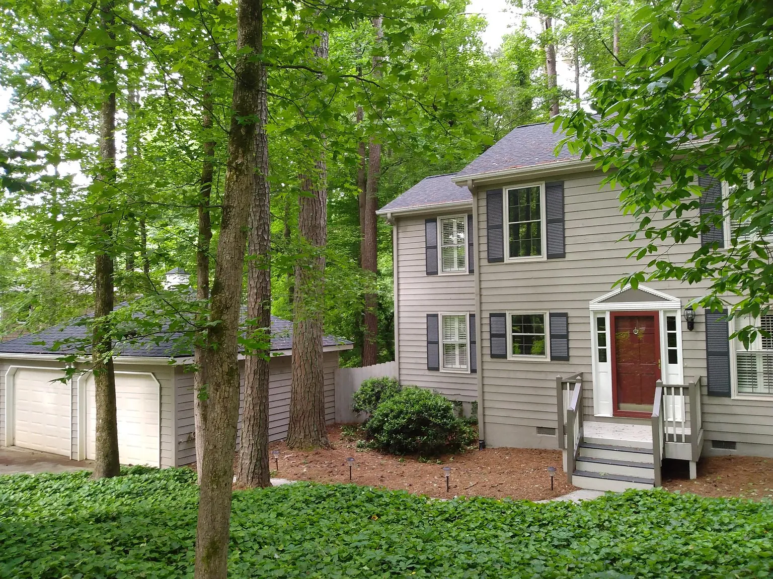 3 bed, 2.5 bath, 1810 sqft, $2,350 — Photo 2