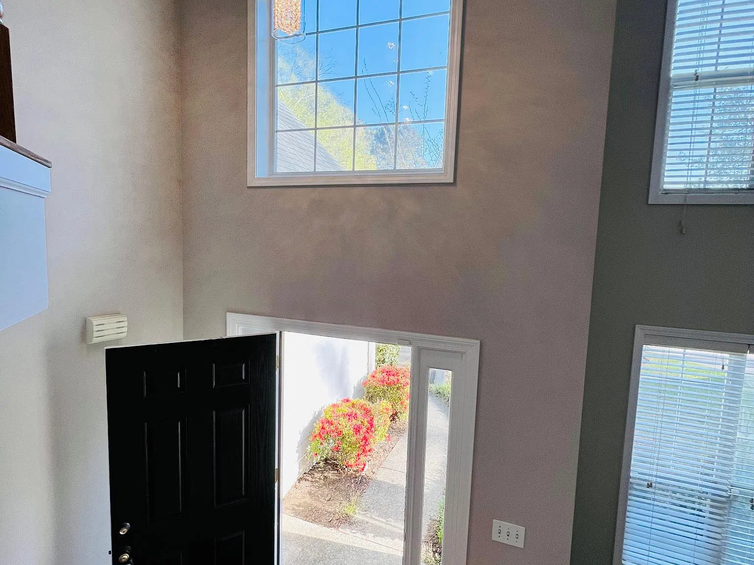 3 bed, 2185 sqft, $2,350 — Photo 4