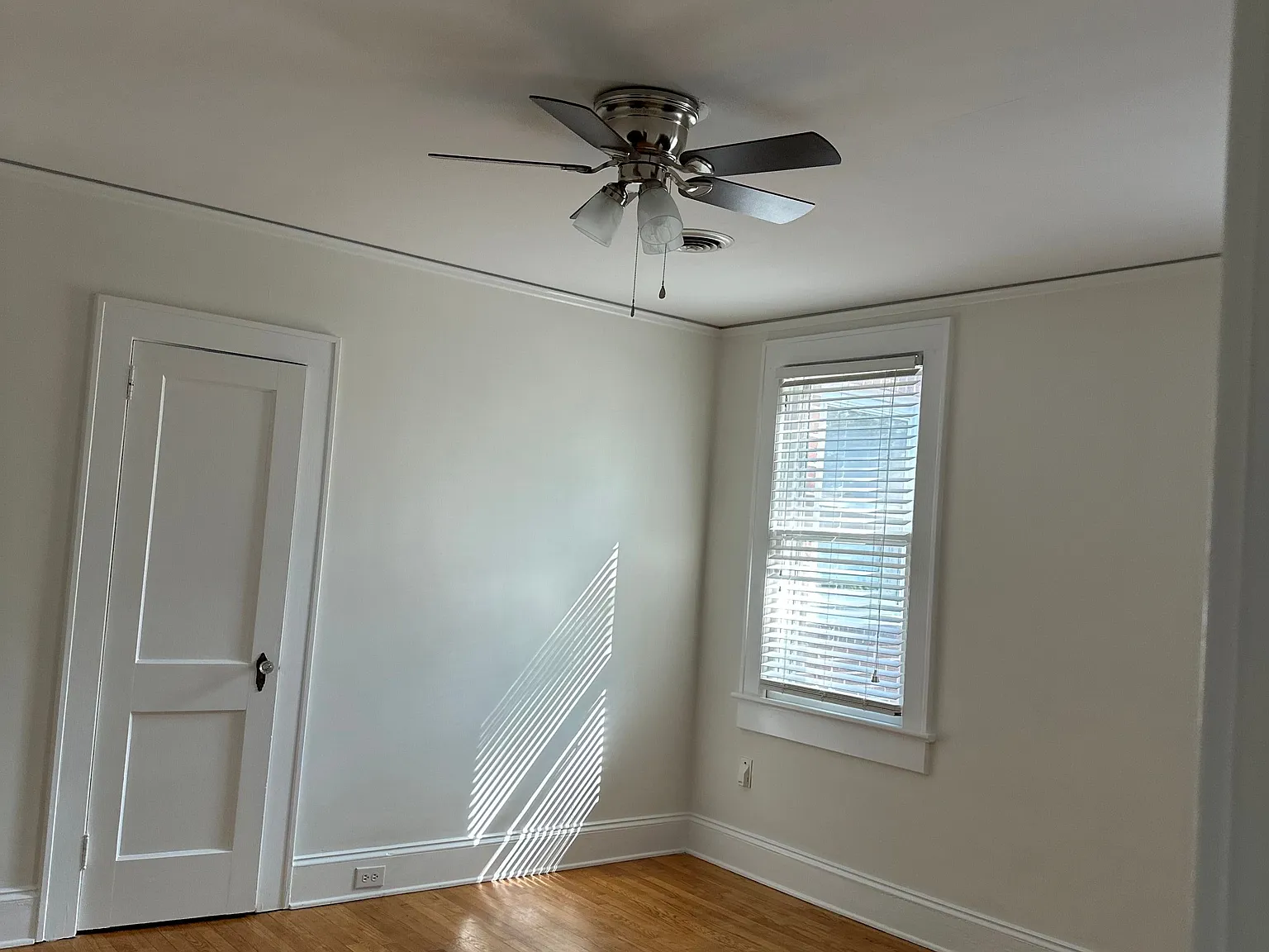 1 bed, 1.0 bath, 980 sqft, $1,000 — Photo 2