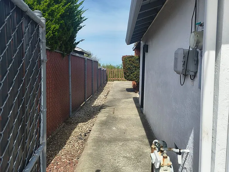 2275 Cypress Ave — Photo 10