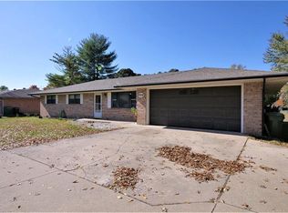 1028 S Dixieland Rd, Rogers, AR 72758